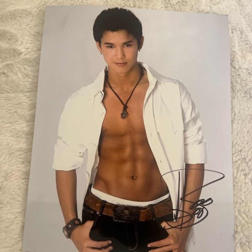 Booboo Stewart Twilight Descendants Signed 8x10 Photo White Shirt